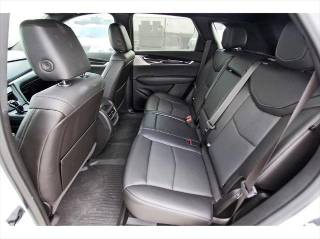 Photo of 2022 Crystal White Tricoat Cadillac XT5