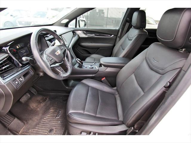 Photo of 2022 Crystal White Tricoat Cadillac XT5