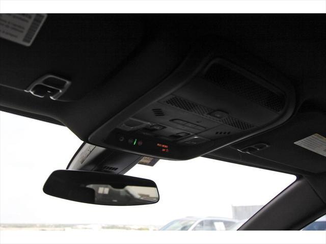 Photo of 2022 Crystal White Tricoat Cadillac XT5
