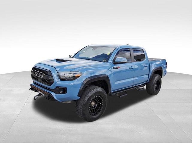 Photo of 2018 Blazing Blue Pearl Toyota Tacoma