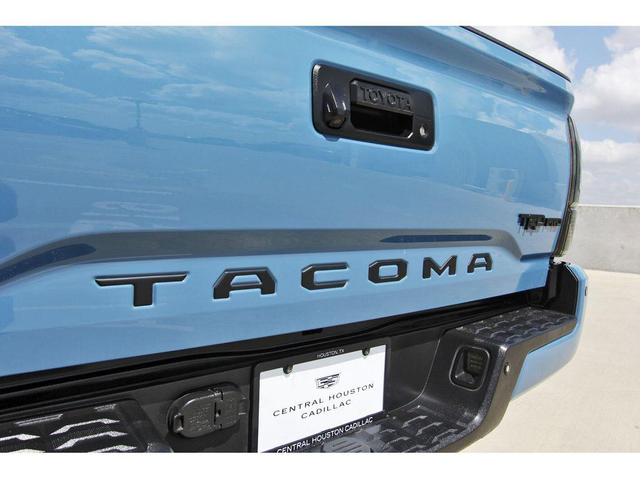 Photo of 2018 Blazing Blue Pearl Toyota Tacoma