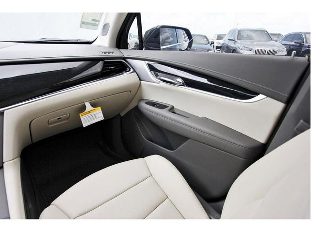 Photo of 2025 Stellar Black Metallic Cadillac XT6