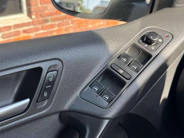 Photo of 2013 Deep Black Metallic Volkswagen Tiguan