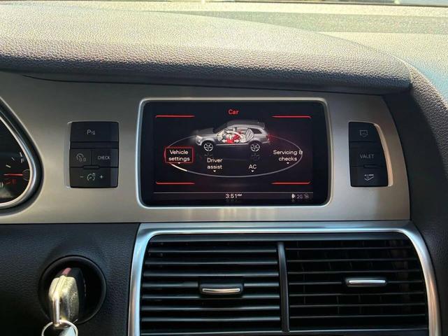 Photo of 2014 White Audi Q7