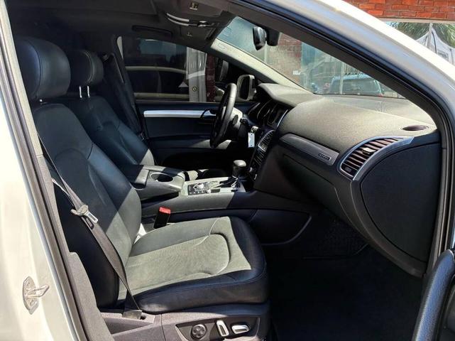 Photo of 2014 White Audi Q7