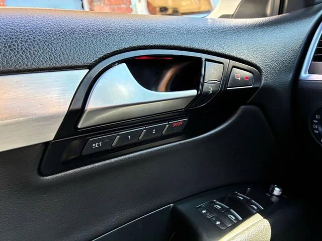 Photo of 2014 White Audi Q7