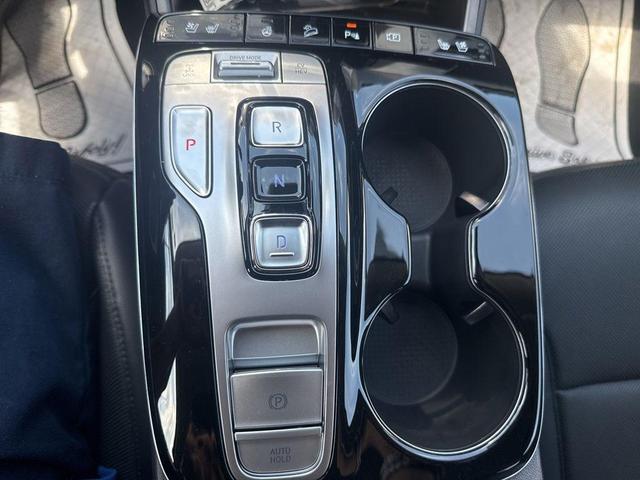 Photo of 2024 Shimmering Silver Hyundai TUCSON Plug-In Hybrid