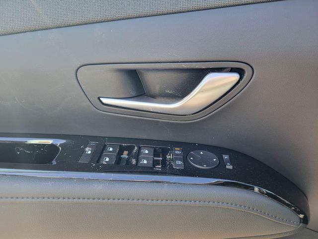 Photo of 2025 Atlas White Hyundai SANTA CRUZ