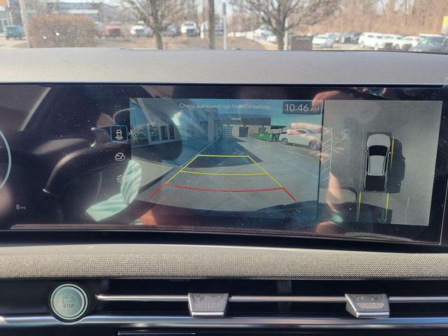 Photo of 2025 Atlas White Hyundai SANTA CRUZ