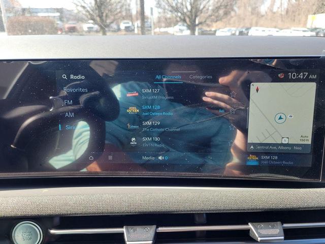 Photo of 2025 Atlas White Hyundai SANTA CRUZ
