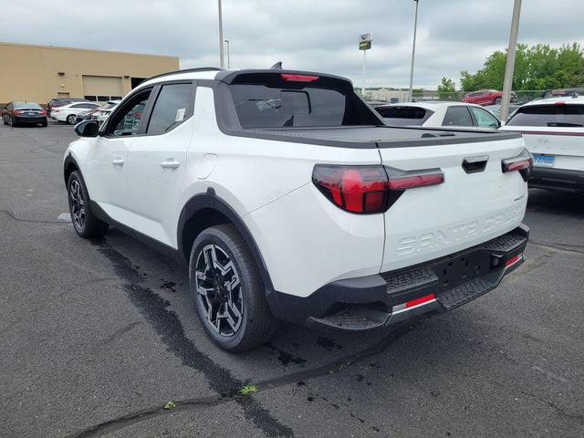 Photo of 2025 Atlas White Hyundai SANTA CRUZ
