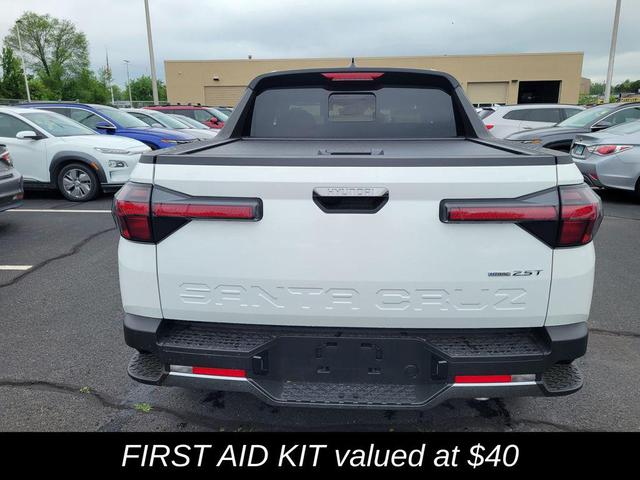 Photo of 2025 Atlas White Hyundai SANTA CRUZ