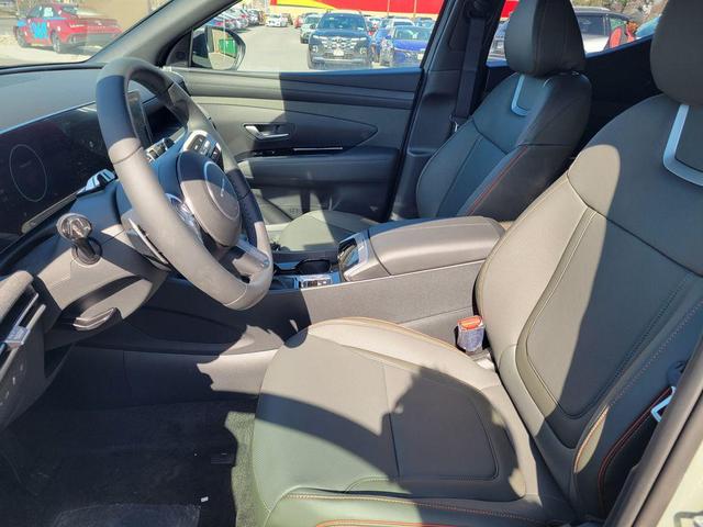 Photo of 2025 Atlas White Hyundai SANTA CRUZ