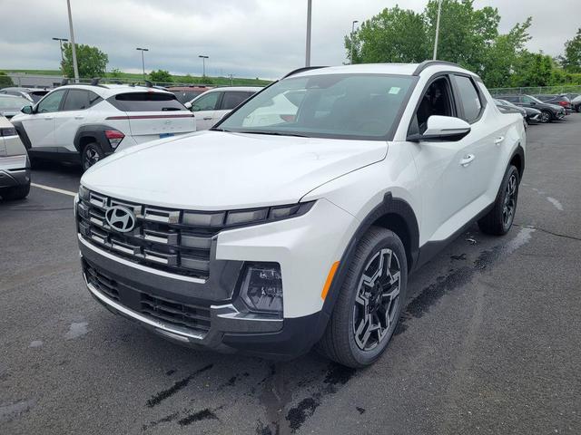 Photo of 2025 Atlas White Hyundai SANTA CRUZ