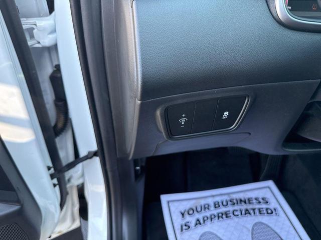 Photo of 2022 Quartz White Hyundai TUCSON