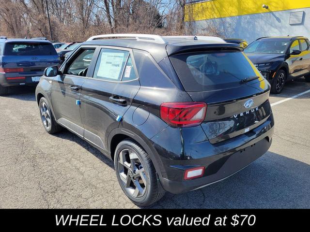 Photo of 2025 Onyx Black Hyundai VENUE