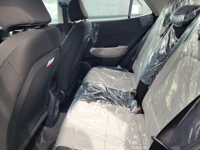 Photo of 2025 Onyx Black Hyundai VENUE