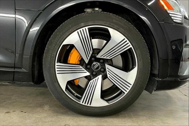 Photo of 2023 Mythos Black Metallic Audi e-tron