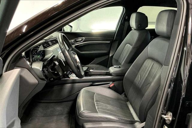 Photo of 2023 Mythos Black Metallic Audi e-tron