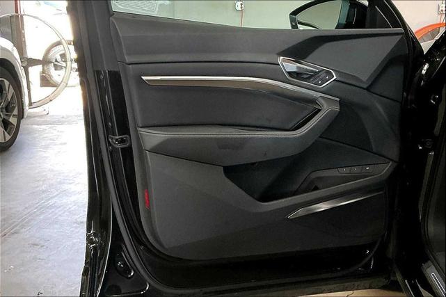 Photo of 2023 Mythos Black Metallic Audi e-tron