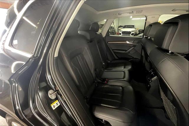 Photo of 2022 Mythos Black Metallic Audi Q5