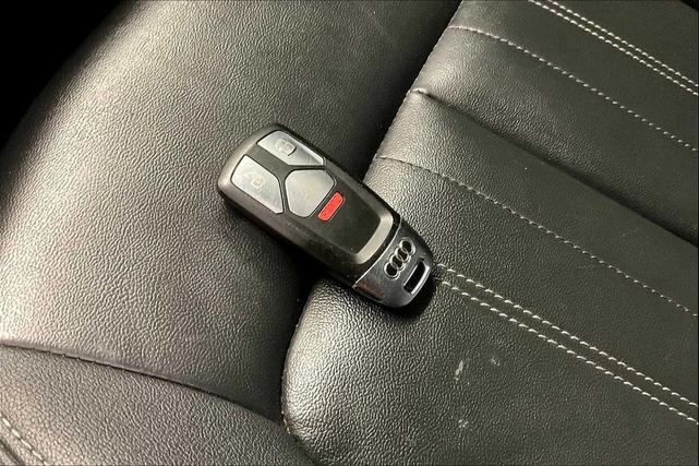 Photo of 2022 Mythos Black Metallic Audi Q5