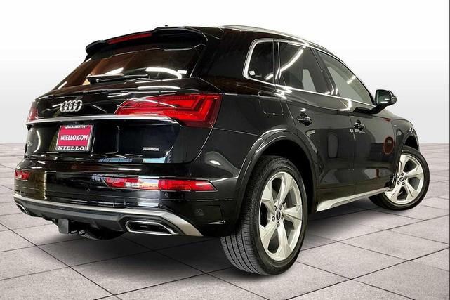 Photo of 2022 Mythos Black Metallic Audi Q5
