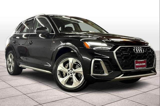 Photo of 2022 Mythos Black Metallic Audi Q5