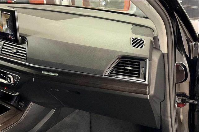 Photo of 2022 Mythos Black Metallic Audi Q5