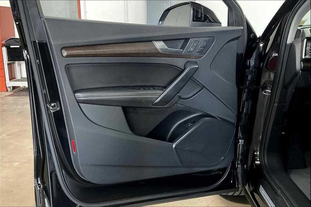 Photo of 2022 Mythos Black Metallic Audi Q5