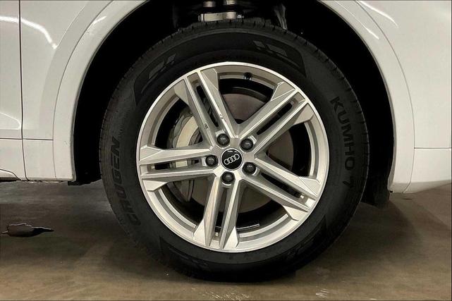 Photo of 2024 Glacier White Metallic Audi Q5