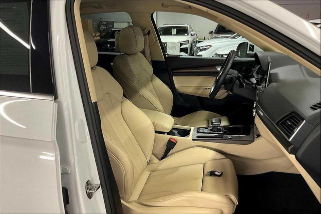 Photo of 2024 Glacier White Metallic Audi Q5