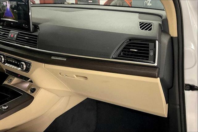 Photo of 2024 Glacier White Metallic Audi Q5