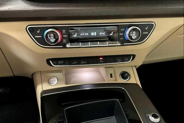 Photo of 2024 Glacier White Metallic Audi Q5