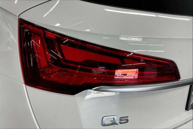 Photo of 2024 Glacier White Metallic Audi Q5