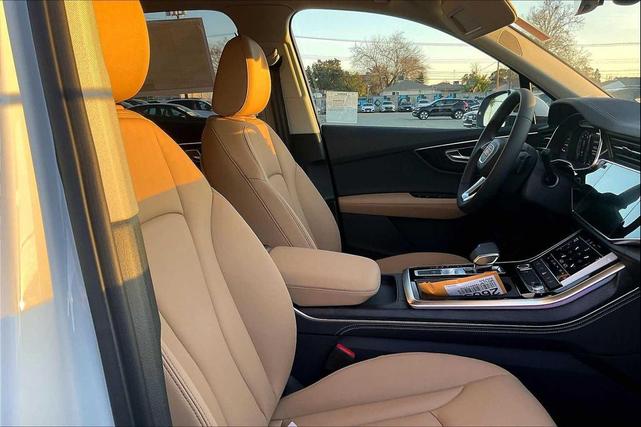 Photo of 2025 Glacier White Metallic Audi Q7