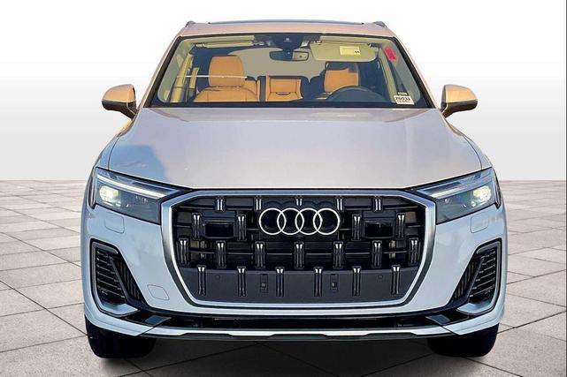 Photo of 2025 Glacier White Metallic Audi Q7