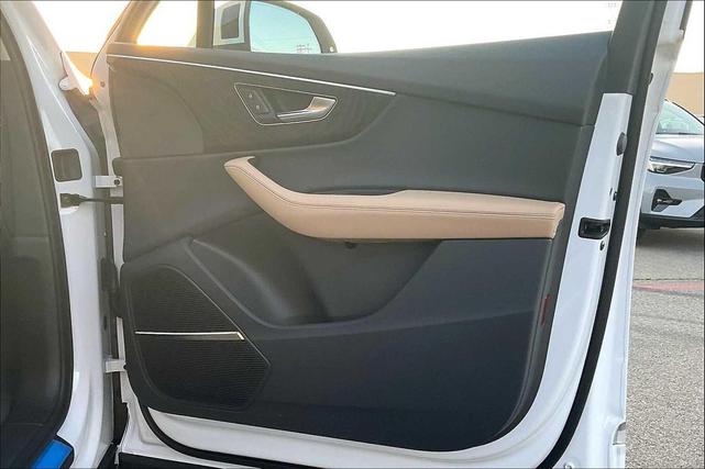 Photo of 2025 Glacier White Metallic Audi Q7