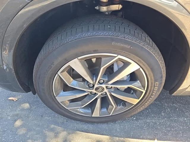 Photo of 2023 Daytona Gray Pearl Effect Audi Q5