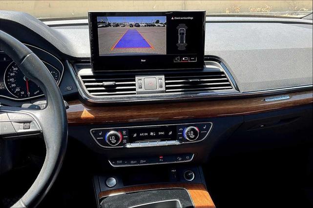 Photo of 2022 Florett Silver Metallic Audi Q5