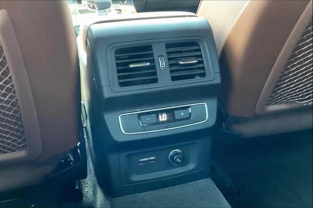 Photo of 2022 Florett Silver Metallic Audi Q5