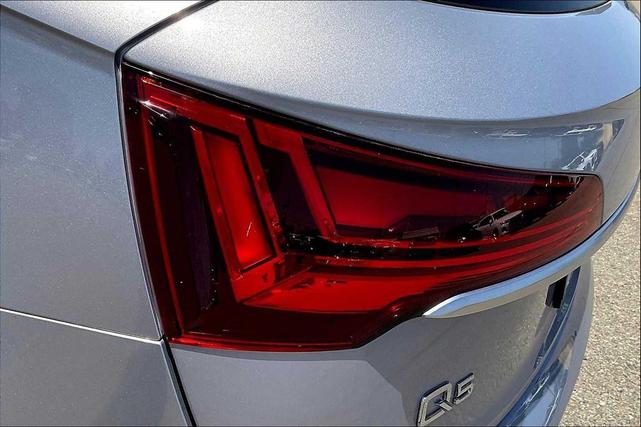Photo of 2022 Florett Silver Metallic Audi Q5