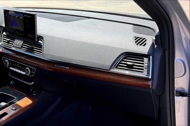 Photo of 2022 Florett Silver Metallic Audi Q5