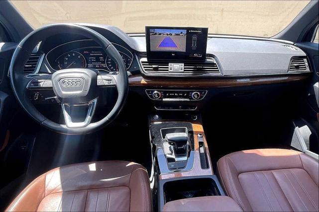 Photo of 2022 Florett Silver Metallic Audi Q5