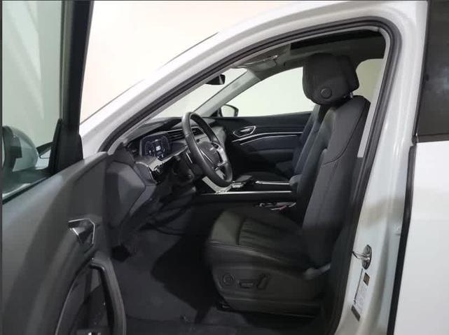Photo of 2021 Glacier White Metallic Audi e-tron Sportback