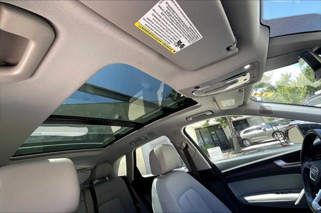 Photo of 2023 Mythos Black Metallic Audi Q5