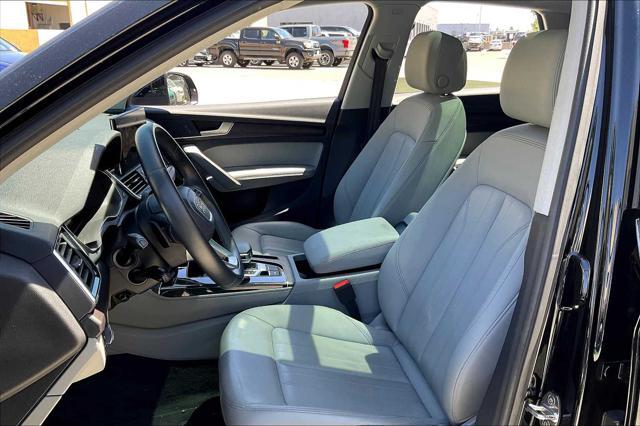 Photo of 2023 Mythos Black Metallic Audi Q5