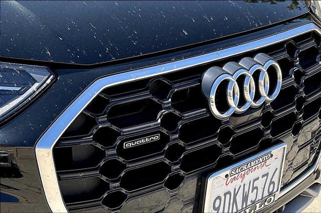 Photo of 2023 Mythos Black Metallic Audi Q5