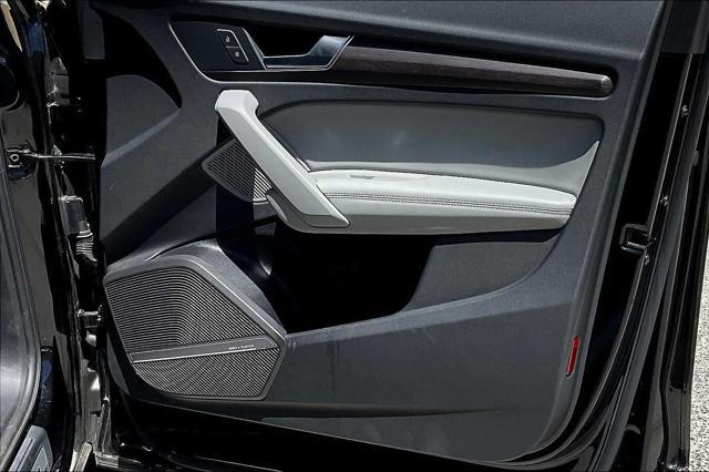 Photo of 2023 Mythos Black Metallic Audi Q5