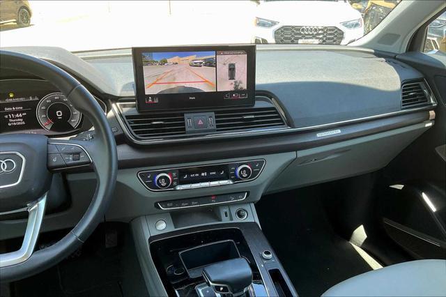 Photo of 2023 Mythos Black Metallic Audi Q5